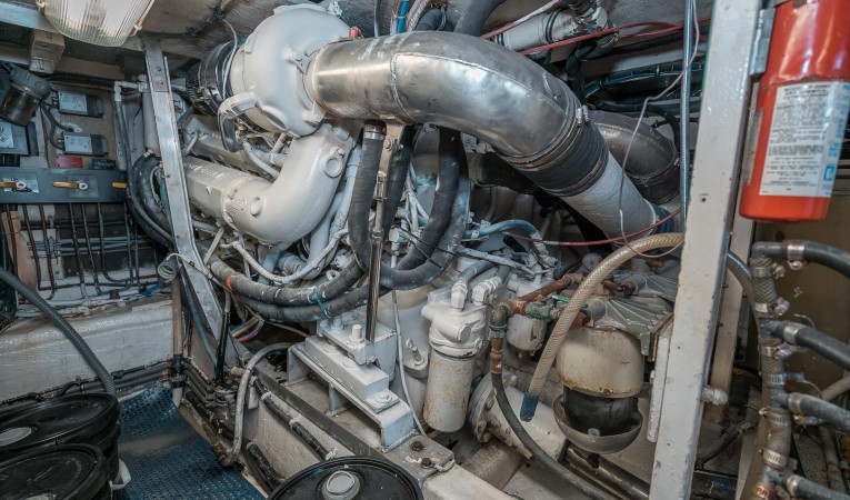 52 Hatteras Stbd Engine