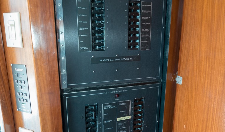 52 Hatteras Distribution Panels 2