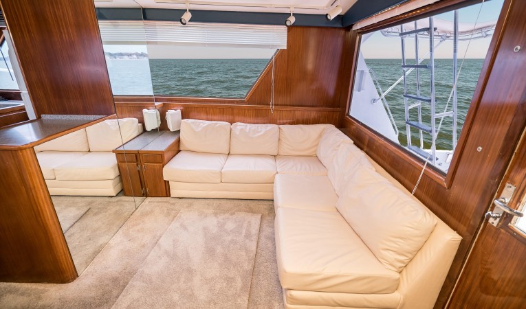 52 Hatteras Salon Stbd