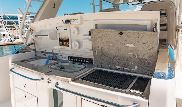 42 Boston Whaler 