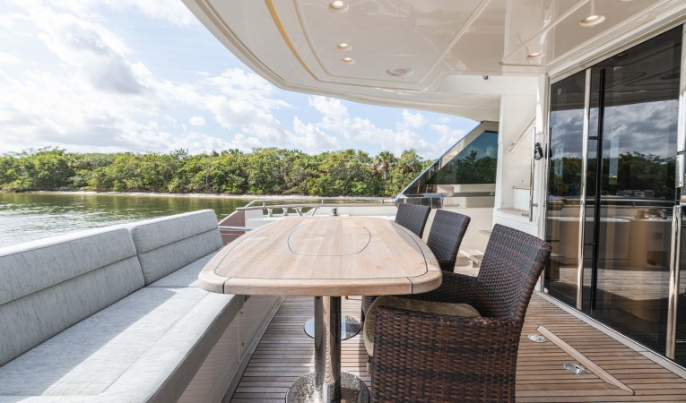 65 Monte Carlo Yachts 