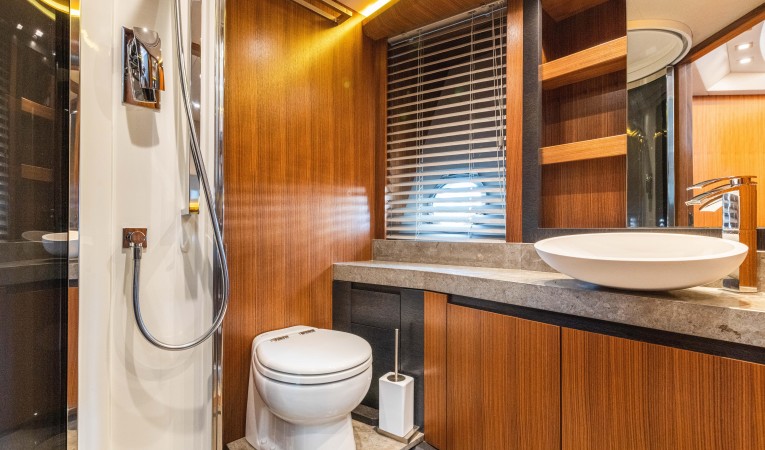 65 Monte Carlo Yachts 