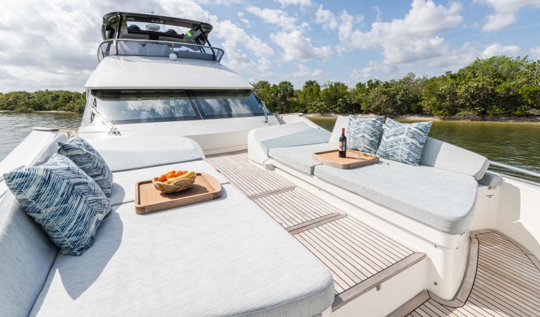 65 Monte Carlo Yachts 