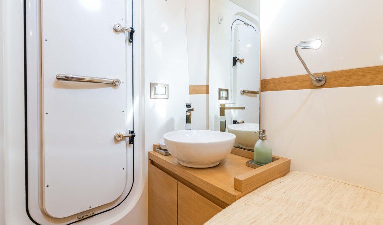 65 Monte Carlo Yachts 