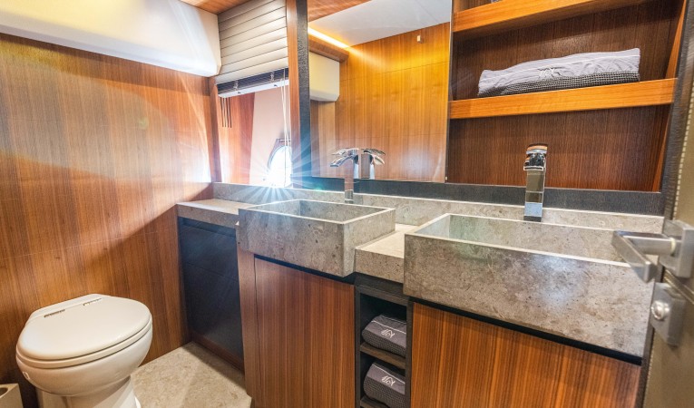 65 Monte Carlo Yachts 