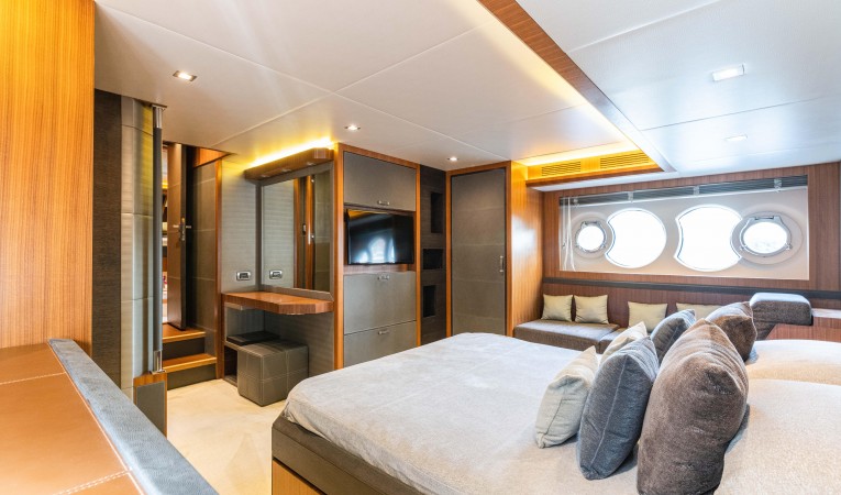 65 Monte Carlo Yachts 