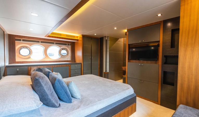 65 Monte Carlo Yachts 