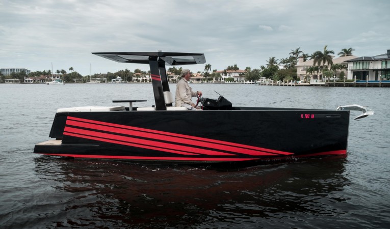 23 De Antonio Yachts 