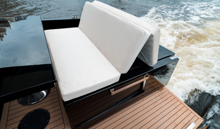 23 De Antonio Yachts 