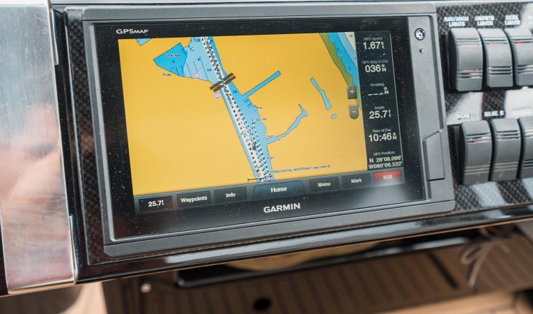 23 De Antonio Yachts 