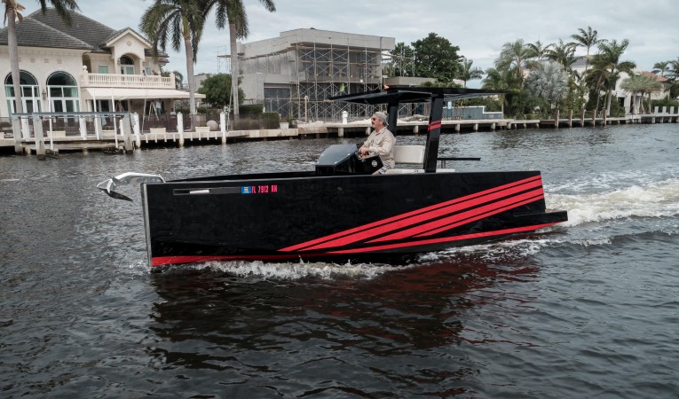 23 De Antonio Yachts 