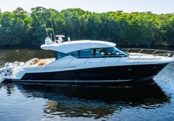 53' Tiara 2017