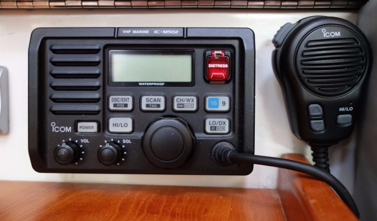 40 C&C VHF Icom