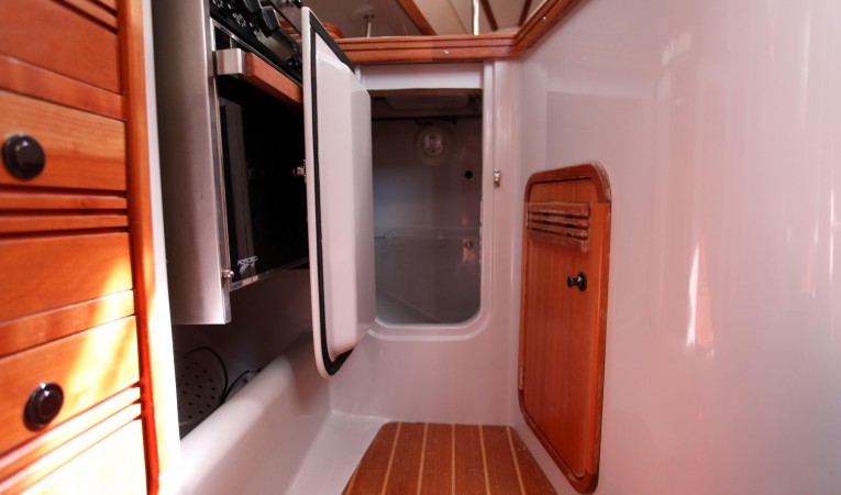 40 C&C Stove and Storage galley