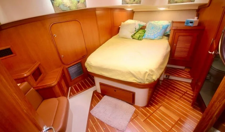 45 Island Packet Aft cabin