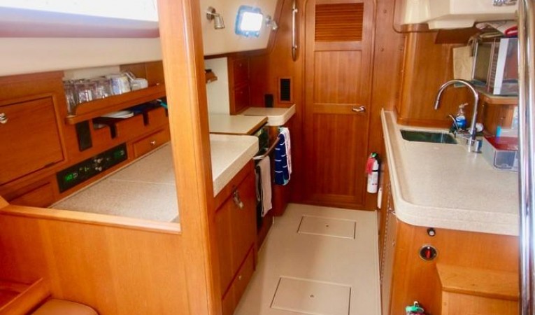 45 Island Packet Longitudinal galley