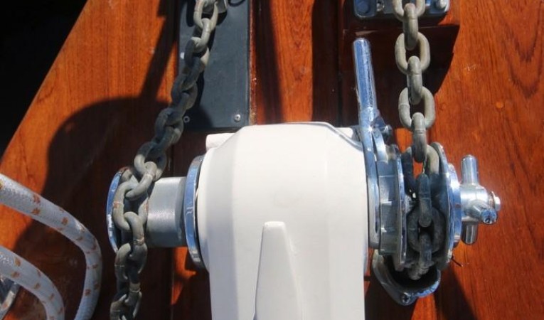 45 Island Packet 12 Volt windlass