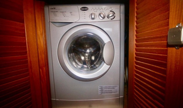 45 Island Packet Splendide washer/dryer