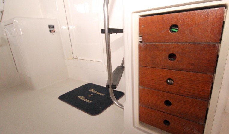 35 Ocean Yachts Tackle Storage drawers