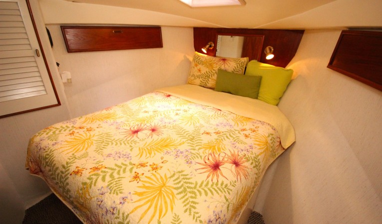 35 Ocean Yachts Master Stateroom 2