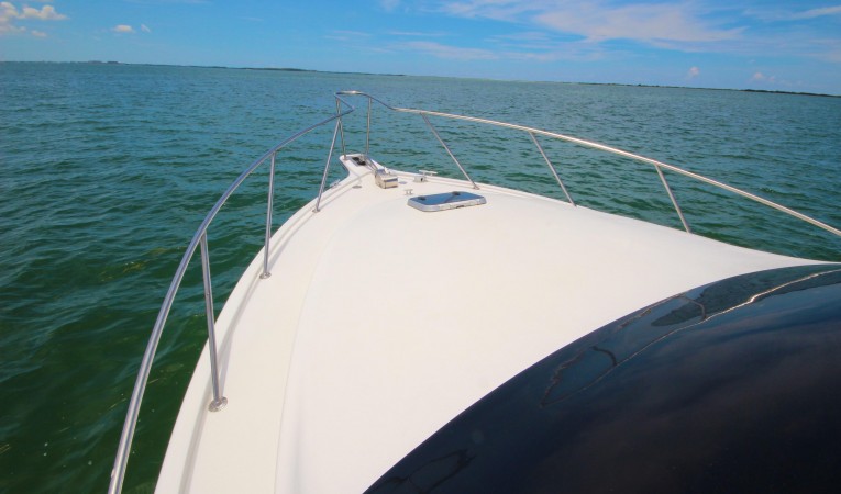 35 Ocean Yachts Foredeck