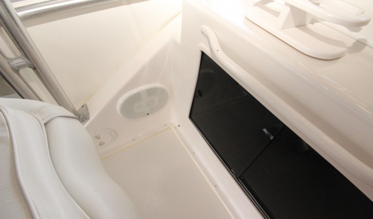 35 Ocean Yachts Flybridge Storage