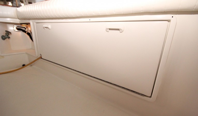 35 Ocean Yachts Cockpit Rod Locker
