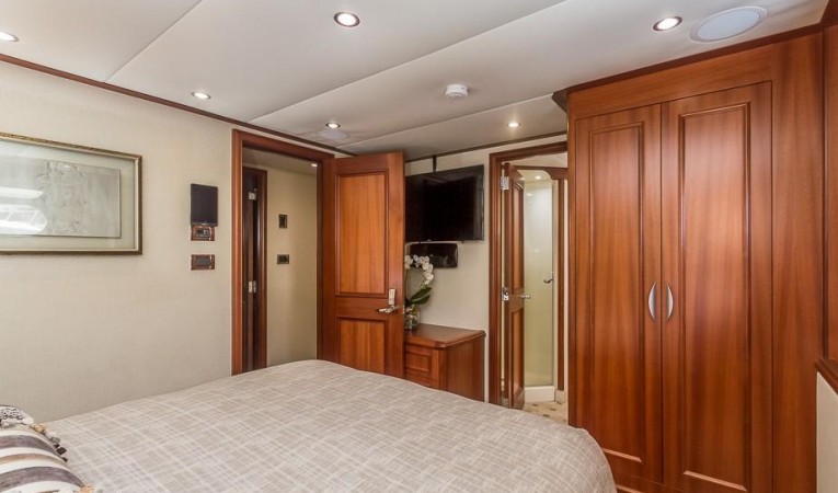 120 Platinum Guest Cabin