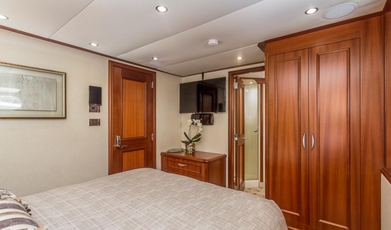 120 Platinum Guest Cabin