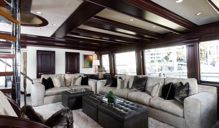 120 Platinum Main Salon Aft