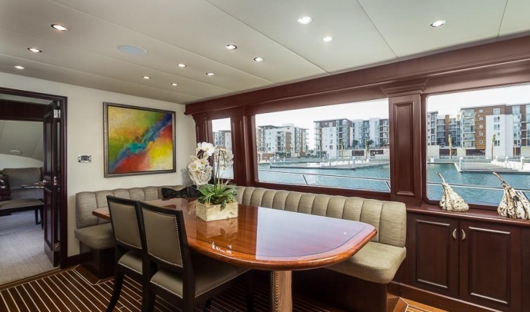 120 Platinum Galley Dinette