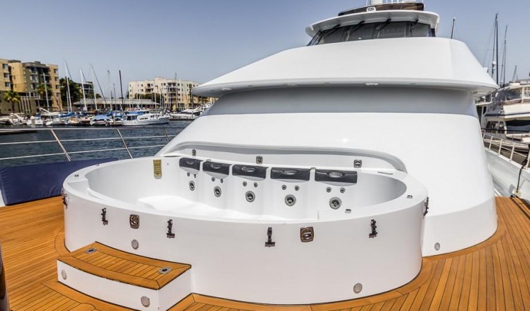 120 Platinum 900 Gallon Jacuzzi