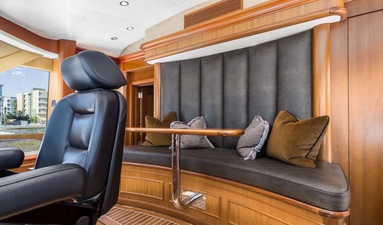 120 Platinum Pilot House Seating