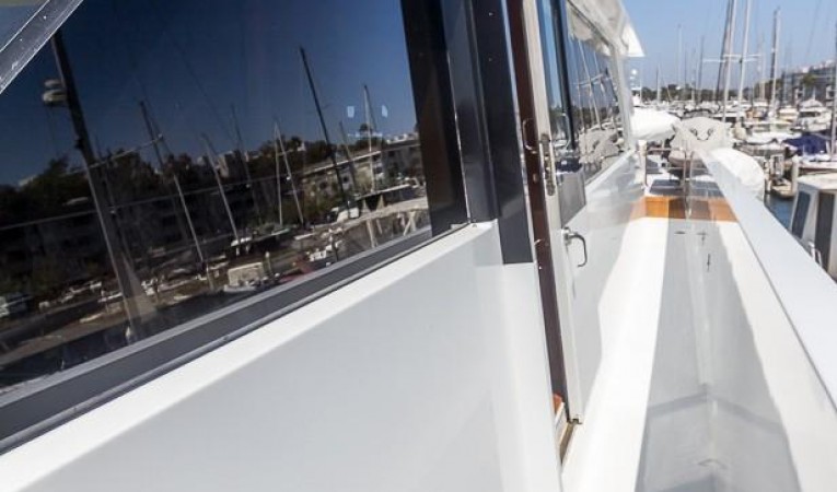 120 Platinum Starboard Walkway