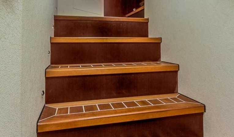 120 Platinum Stairs to VIP / Master Lounge