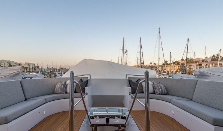 120 Platinum Mid Deck Lounge