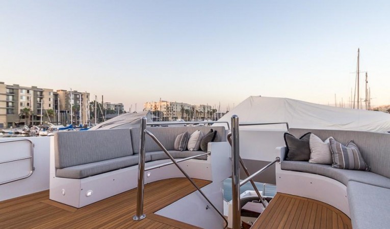 120 Platinum Upper Deck Lounge