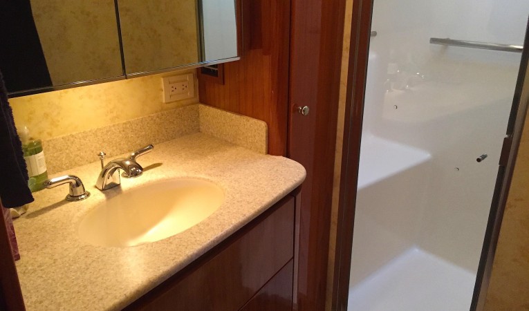 44 Tiara Forward Head Sink