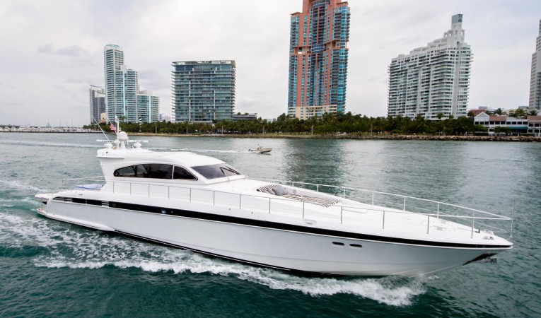 75 Leopard Starboard Bow