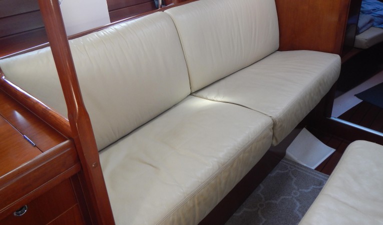 42 Beneteau America 