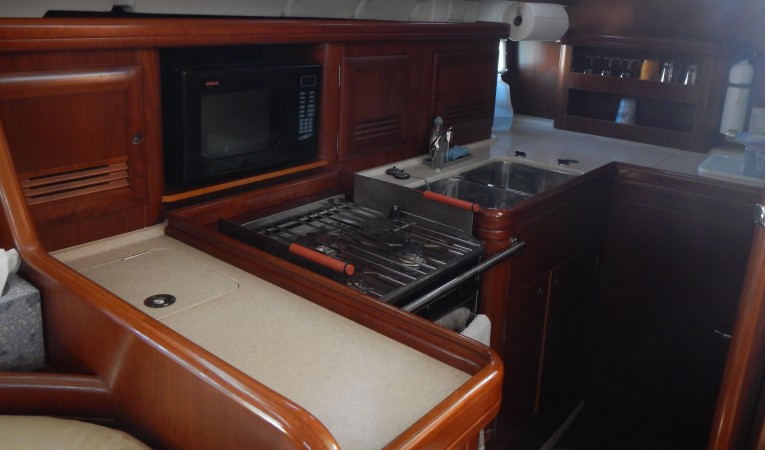 42 Beneteau America 