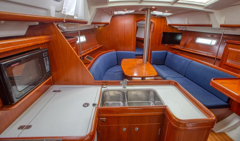 37 Beneteau 