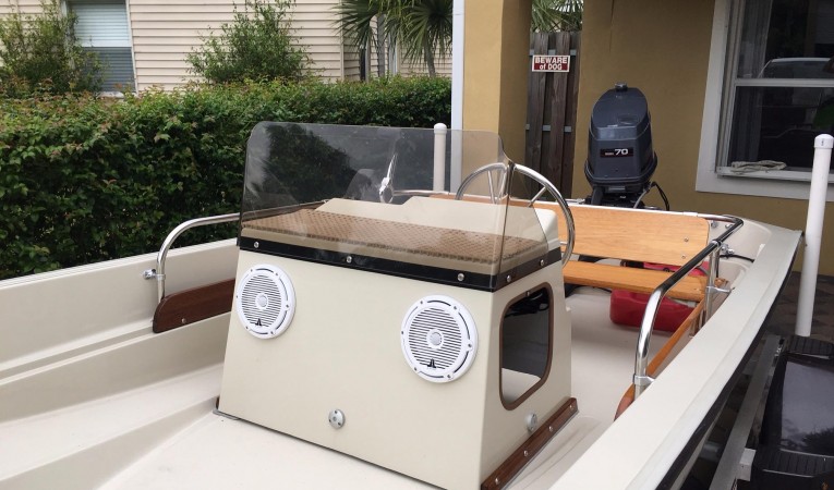 15 Boston Whaler 