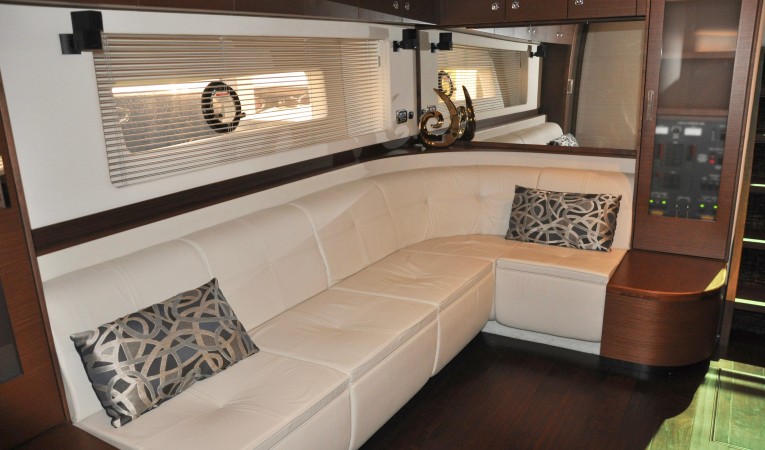 58 Sea Ray Salon Aft View