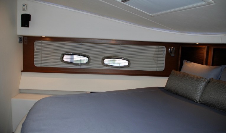 58 Sea Ray VIP Stateroom Side View