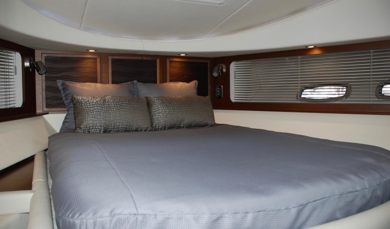 58 Sea Ray VIP Stateroom Forward