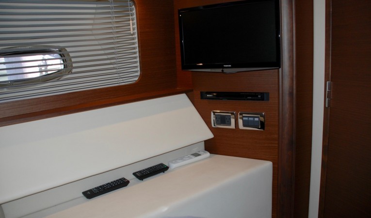 58 Sea Ray VIP Stateroom TV