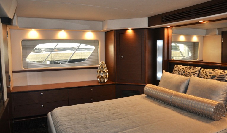58 Sea Ray Master State Room Side View