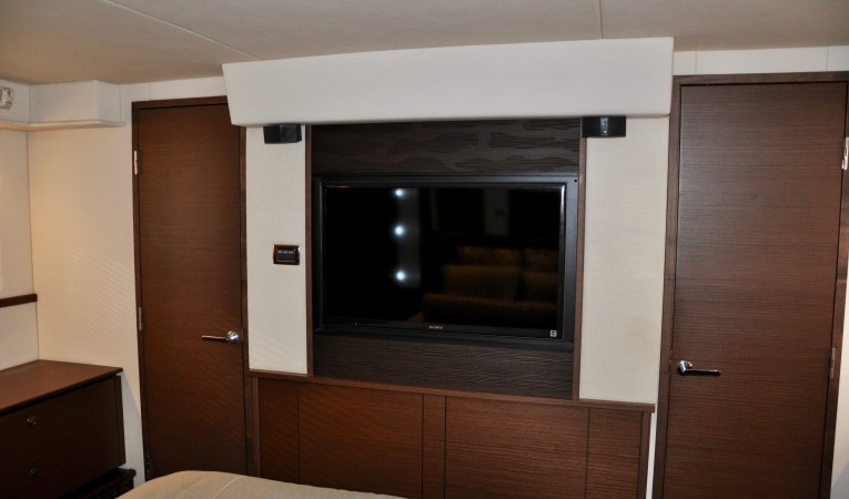 58 Sea Ray Master Stateroom Aft View