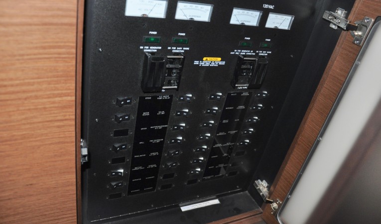 58 Sea Ray A/C Power Distribution